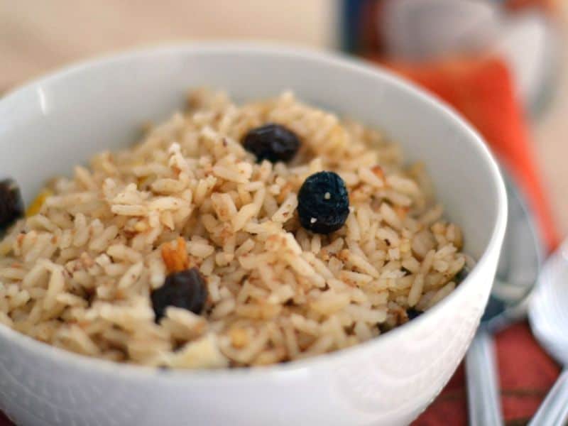 Arroz con coco servido en restaurante colombiano de New Jersey