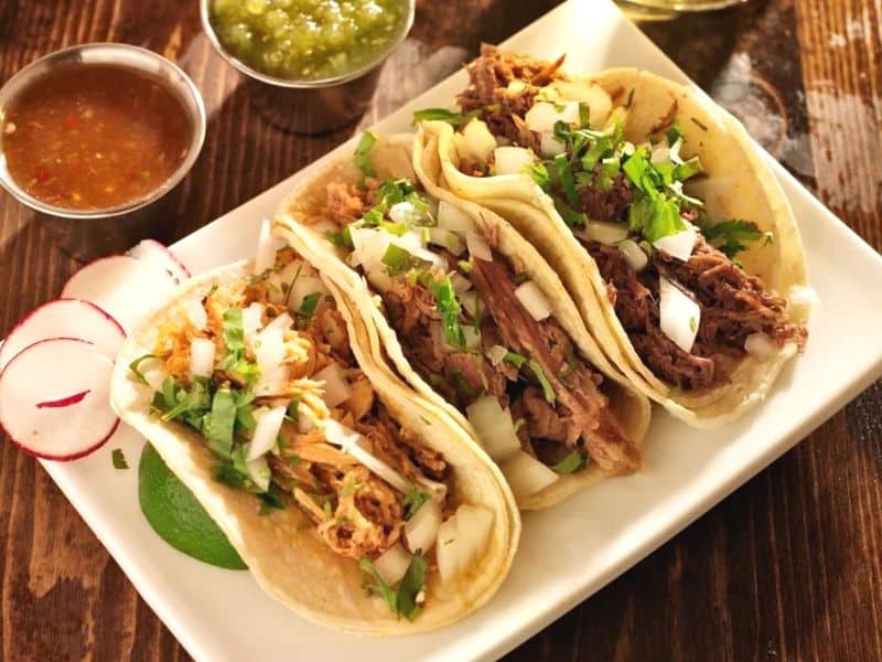 Carnitas servidas en restaurante mexicano en Atlanta