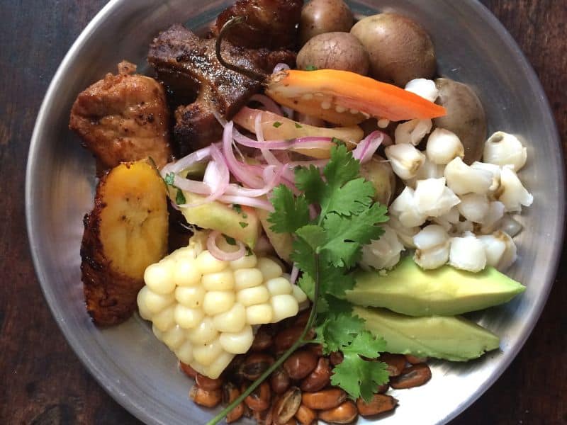 Fritada de chancho servida en un restaurante ecuatoriano de Miami