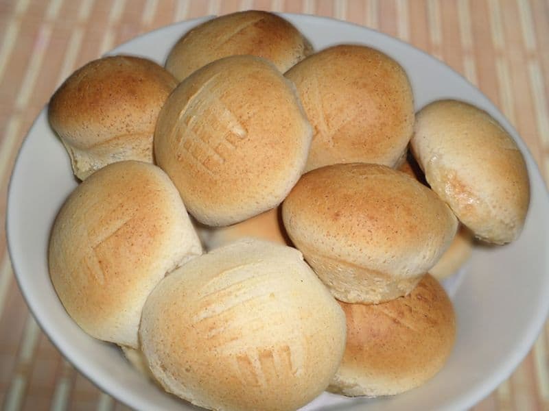 Pandebono servido en restaurante colombiano de Queens