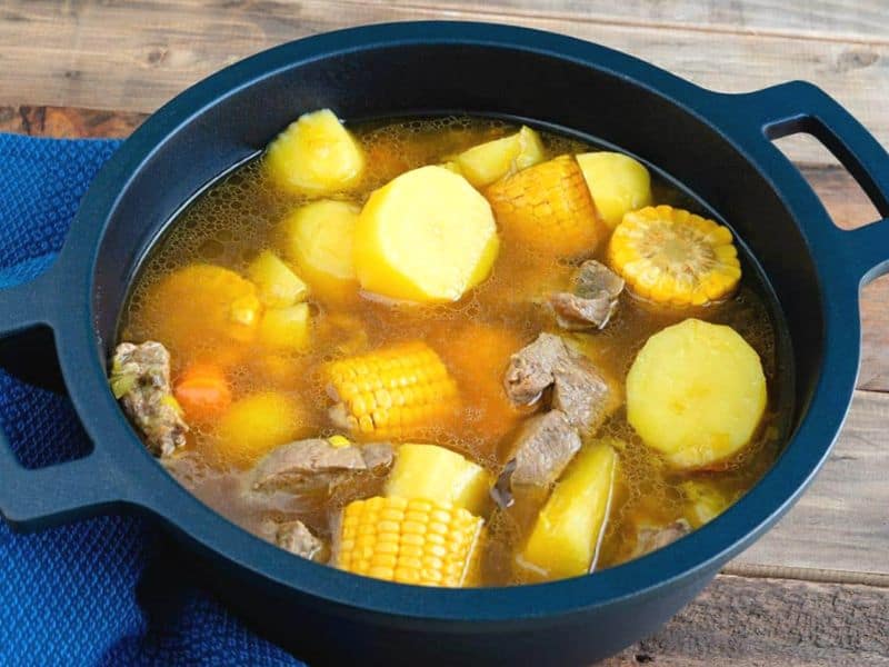 Sancocho servido en restaurante colombiano de Orlando